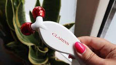Clarins - Beauty Flash Resculpting Roller